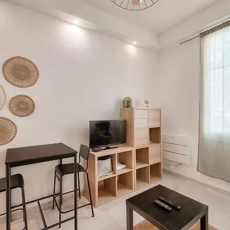 Superbe Studio A 2 Min A Pied Du Port نيس