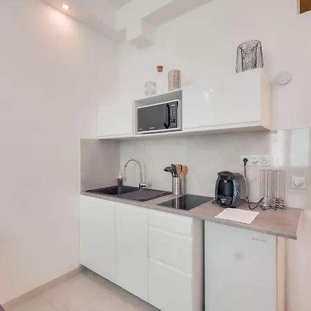 Superbe Studio A 2 Min A Pied Du Port Apartman